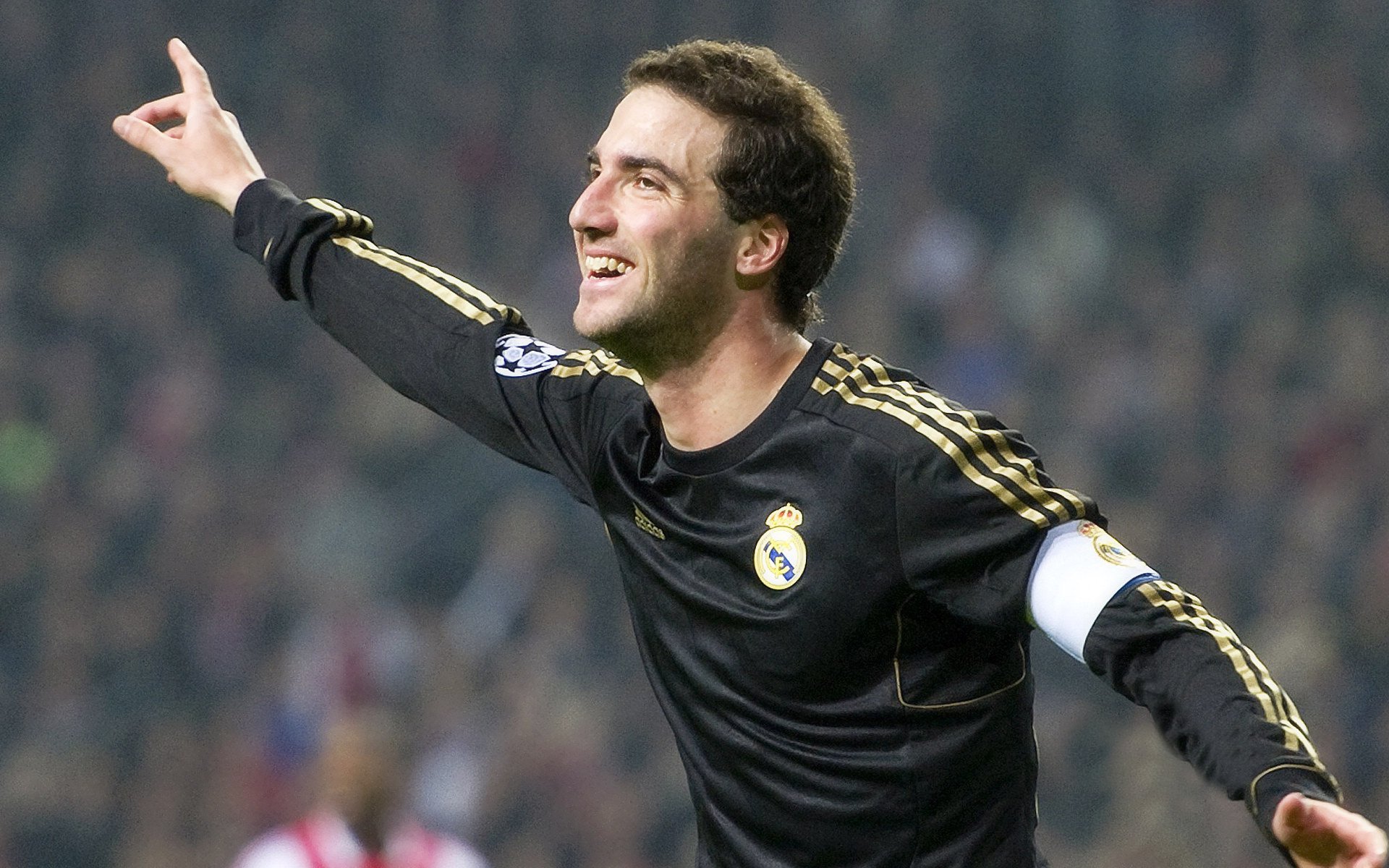 开云下载-贝蒂斯决胜局带走哥伦比亚,阿什拉夫在西决生死战接管比赛,体育英雄主义的双城记