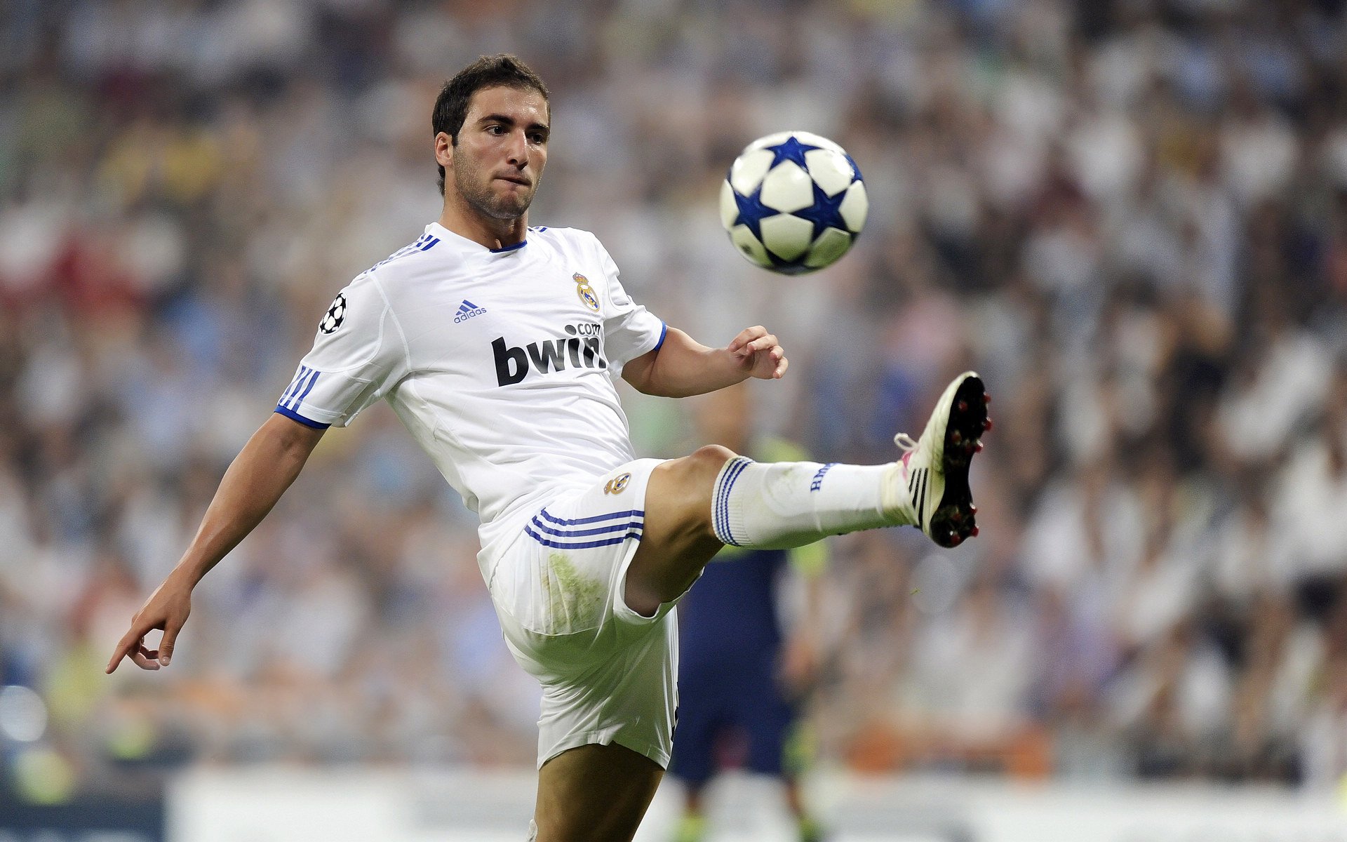 开云体育官网-卡瓦哈尔爆发，马赛稳稳拿下亚特兰大，一场战术与意志的双重胜利