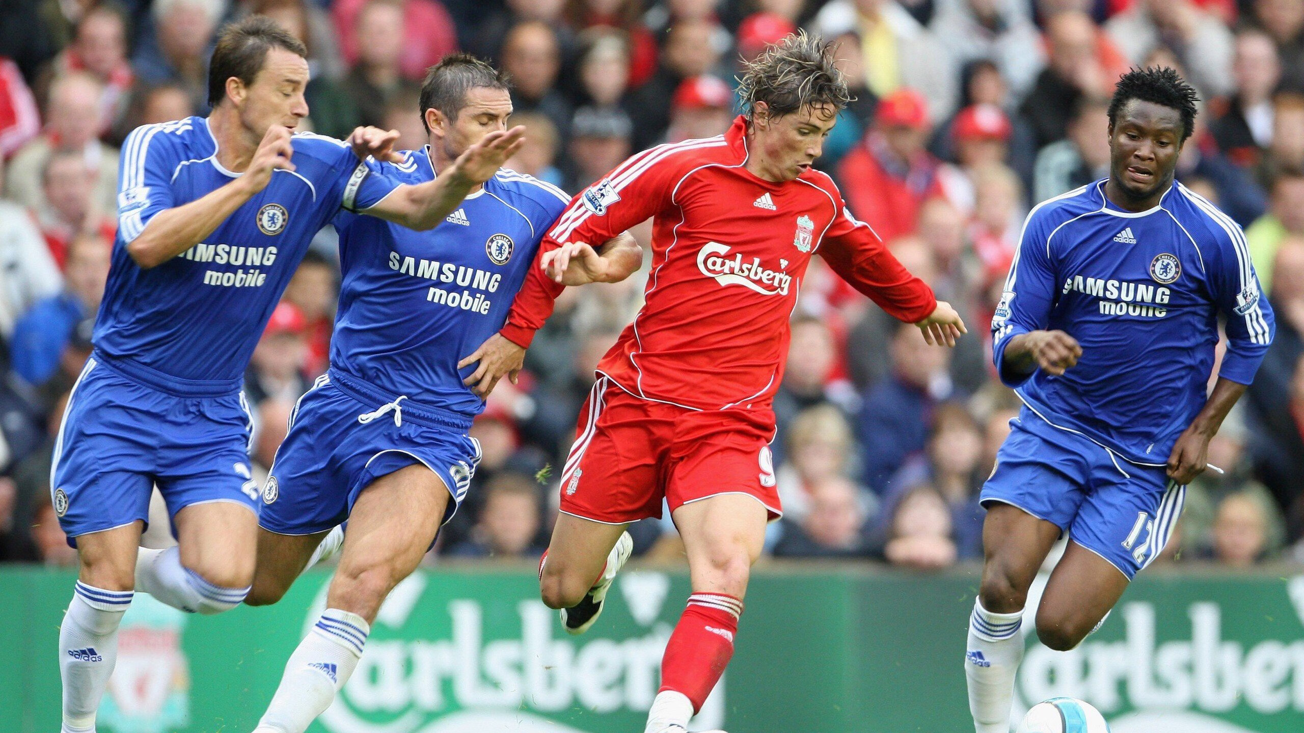 开云体育入口-汉密尔顿的赛车与多特蒙德的足球，当速度美学跨越赛道与绿茵场