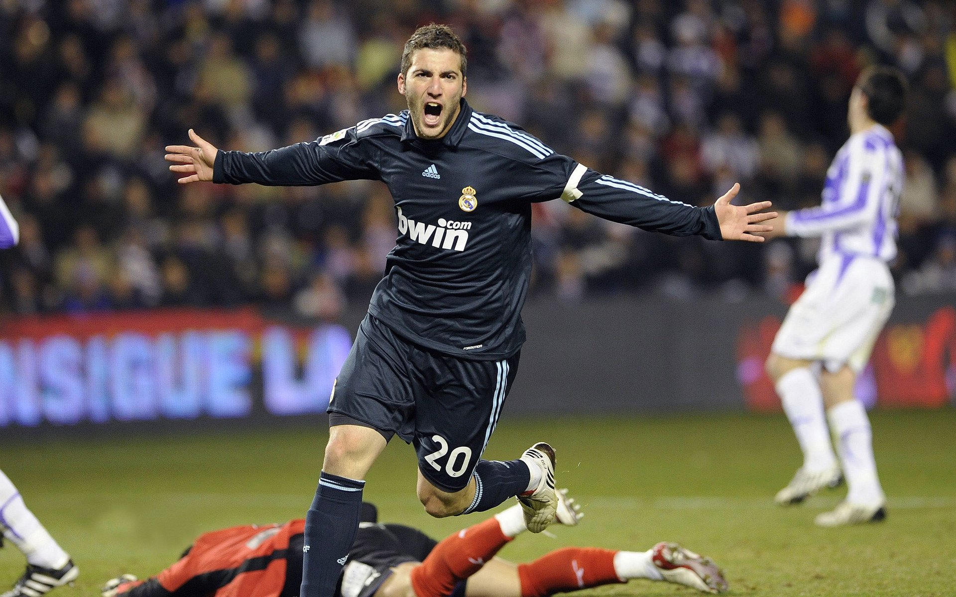 开云体育官方网站-巴萨对阵苏格兰，阿劳霍的铁血与新生，一场跨越历史的胜利